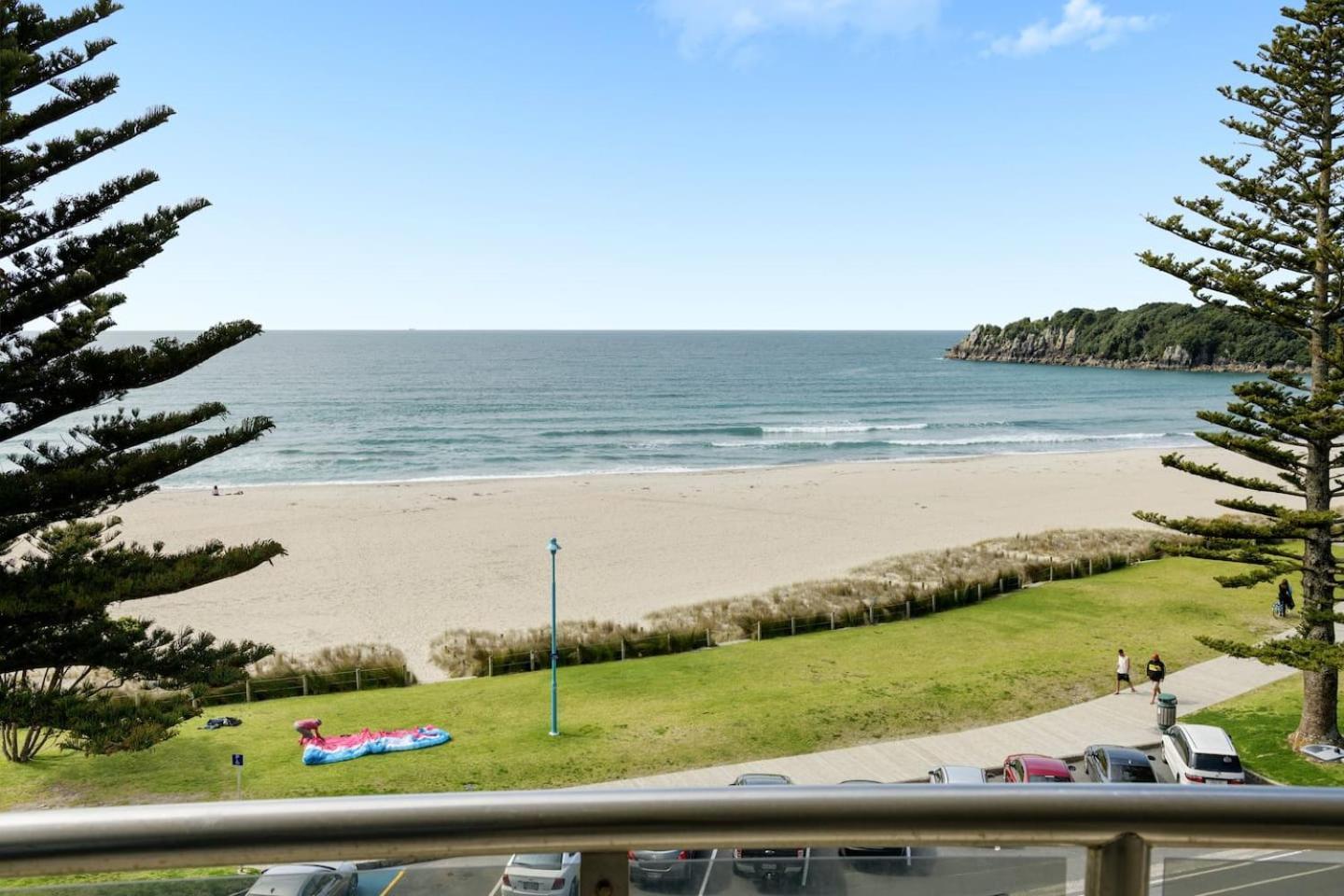 Oceanside Bliss - Absolute Beachfront - Uninterrupted Ocean Views With Pool Daire Mount Maunganui Dış mekan fotoğraf