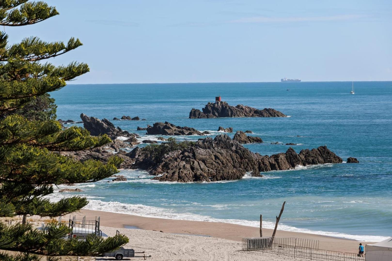 Oceanside Bliss - Absolute Beachfront - Uninterrupted Ocean Views With Pool Mount Maunganui Dış mekan fotoğraf