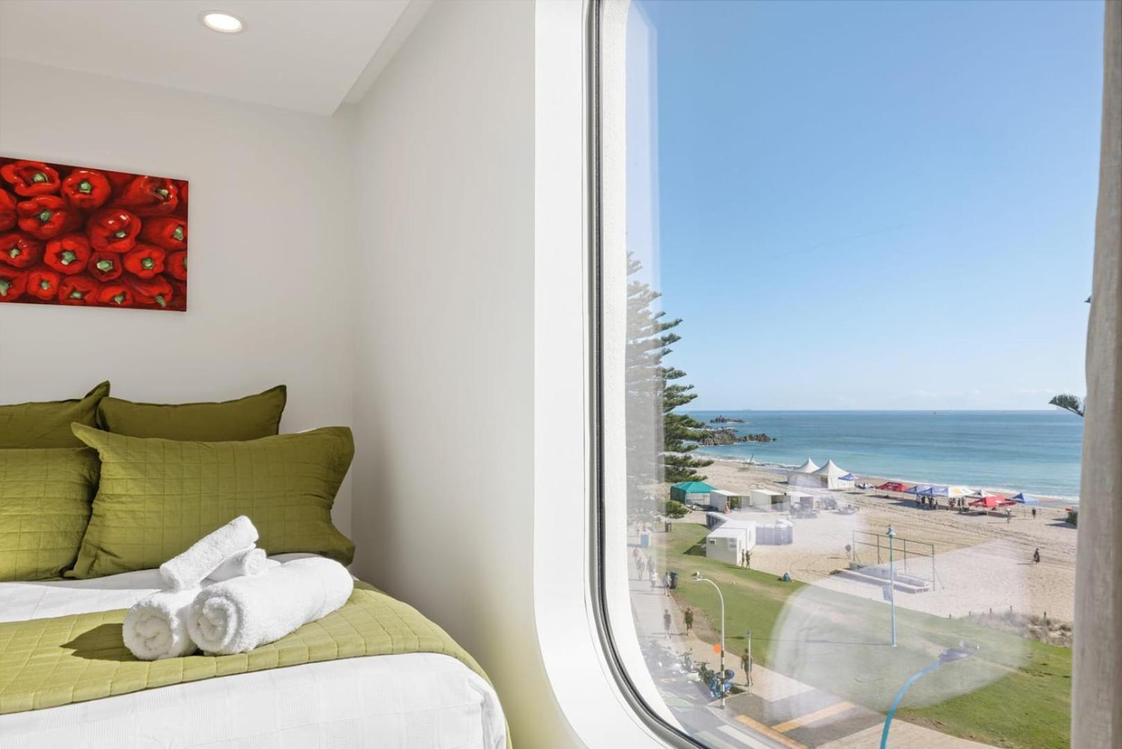 Oceanside Bliss - Absolute Beachfront - Uninterrupted Ocean Views With Pool Daire Mount Maunganui Dış mekan fotoğraf