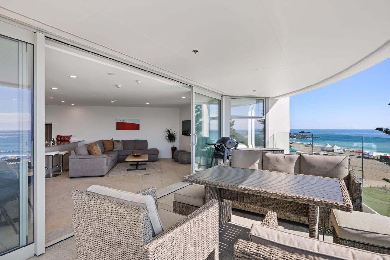 Oceanside Bliss - Absolute Beachfront - Uninterrupted Ocean Views With Pool Daire Mount Maunganui Dış mekan fotoğraf