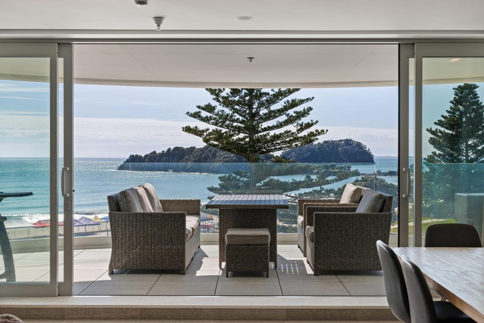 Oceanside Bliss - Absolute Beachfront - Uninterrupted Ocean Views With Pool Daire Mount Maunganui Dış mekan fotoğraf