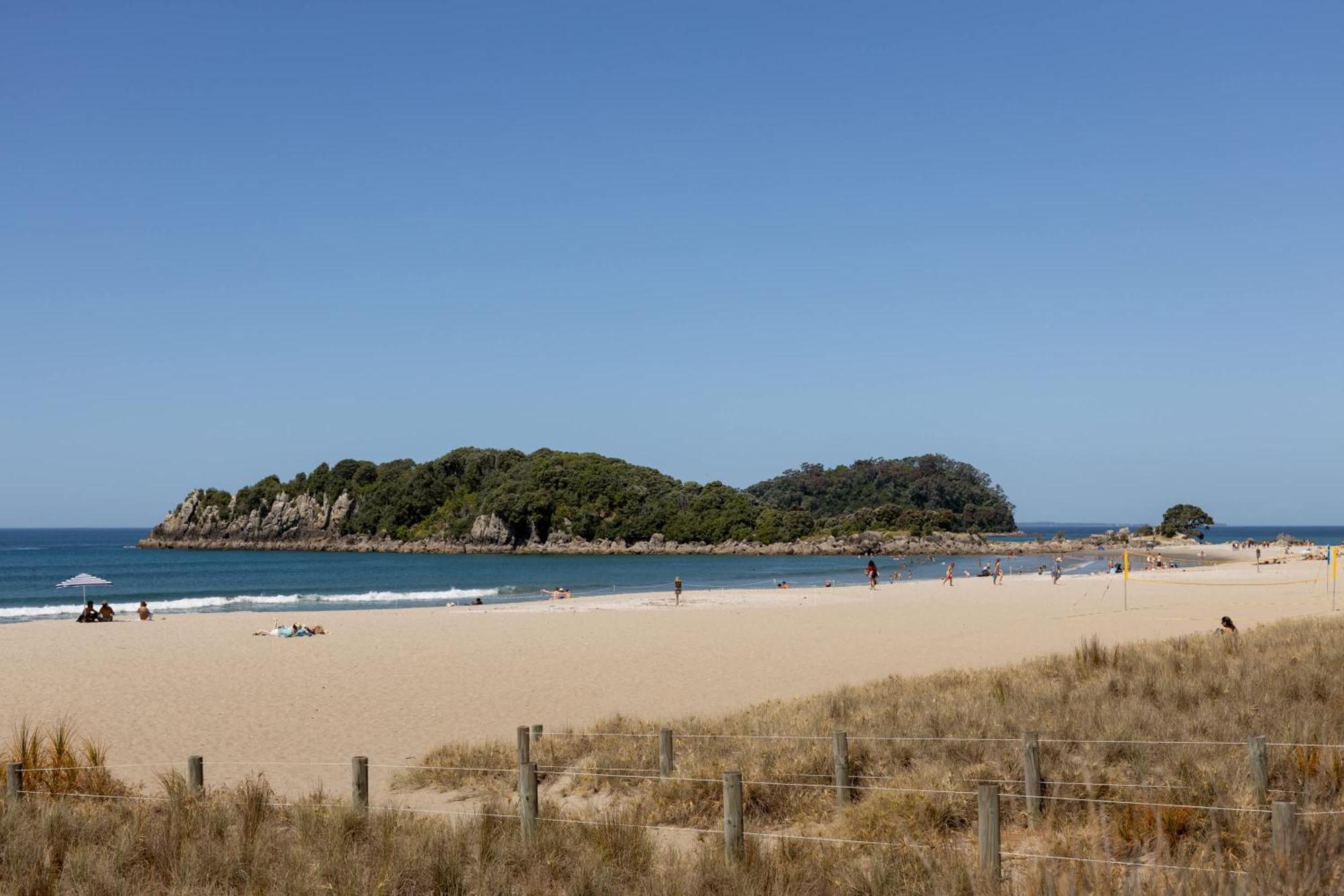 Oceanside Bliss - Absolute Beachfront - Uninterrupted Ocean Views With Pool Daire Mount Maunganui Dış mekan fotoğraf